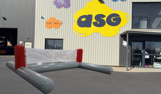 Terrain de volley gonflable 5,5 x 5m.