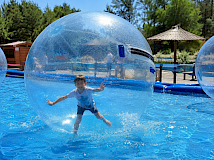 WATER BALL : bulle gonflable pour piscine.